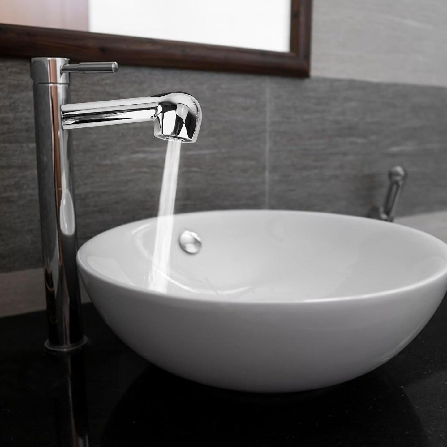 Zamjenski kuhinjski tuš s dvostrukom funkcijom mlaza – instaliran na slavinu u kupaonici