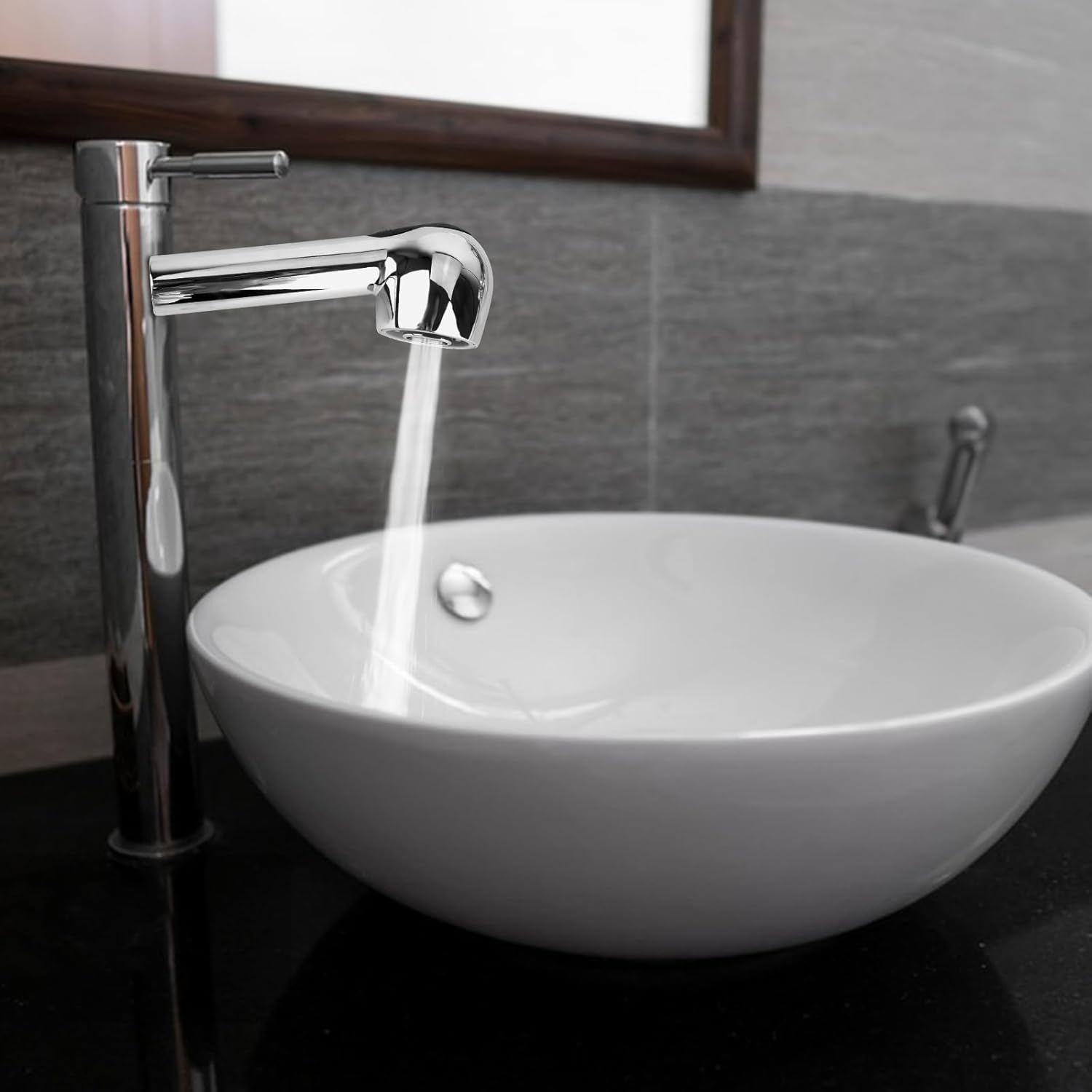 Zamjenski kuhinjski tuš s dvostrukom funkcijom mlaza – instaliran na slavinu u kupaonici